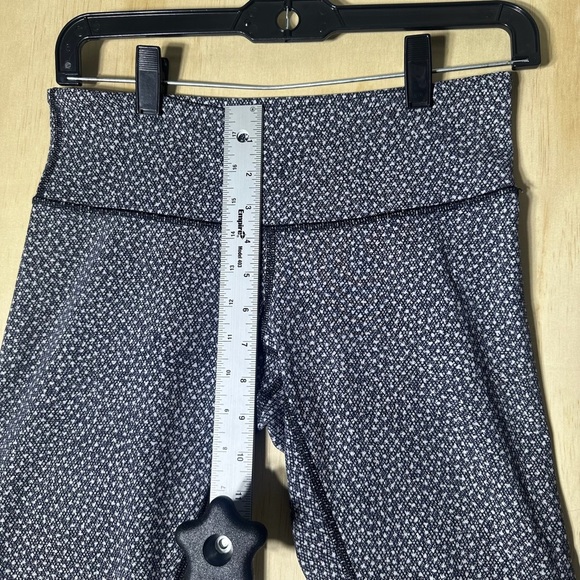 Lululemon Women’s Cropped Comfy Leggings Size 6 - Picture 5 of 10